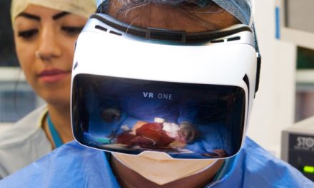 Virtual reality for the training of healthcare professionals